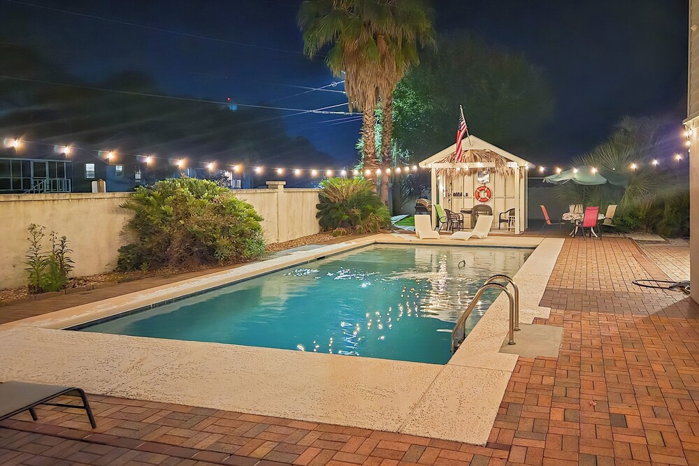 Tybee Island Gem Spacious Home with Private Pool — 4-Star Luxury Hotel in Tybee Island, United States