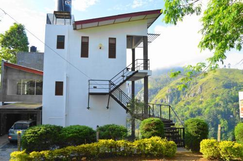 Floating2ella - carbon neutral hotel in Ella Town