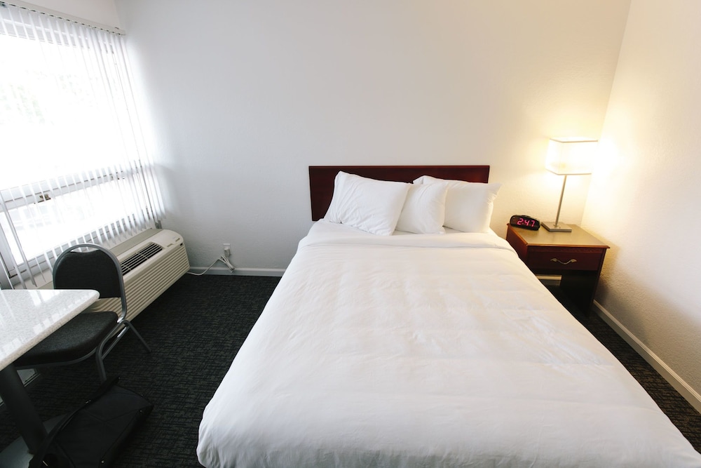 Grand Traverse Motel - photo 9