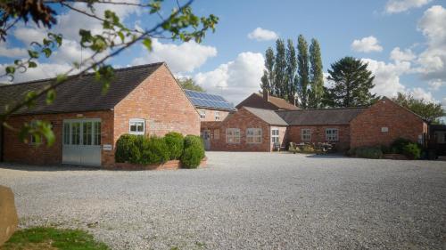 Wold Escapes Highfield Farm — 4-Star Luxury Hotel in Driffield, United Kingdom