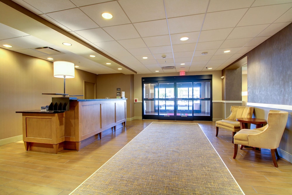 Hampton Inn & Suites Milwaukee West - photo 3