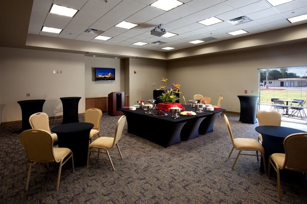 Spark by Hilton Artesia - photo 45