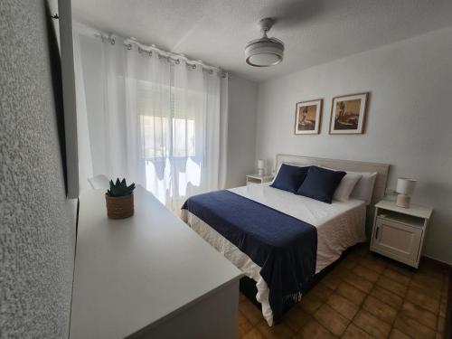 Seaview Terrace Beachfront Bliss & Towncenter Terraza Con Vistas Al Mar a Pie de Playa Y Centrico in La Herradura, Spain