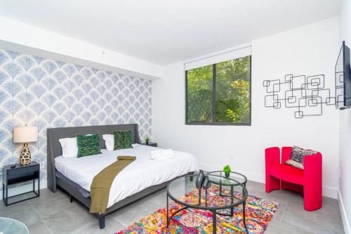 Stylish 1BR Suite with King Bed Walk to Marlins Park & Brickell — 4-Star Luxury Hotel in Miami, United States