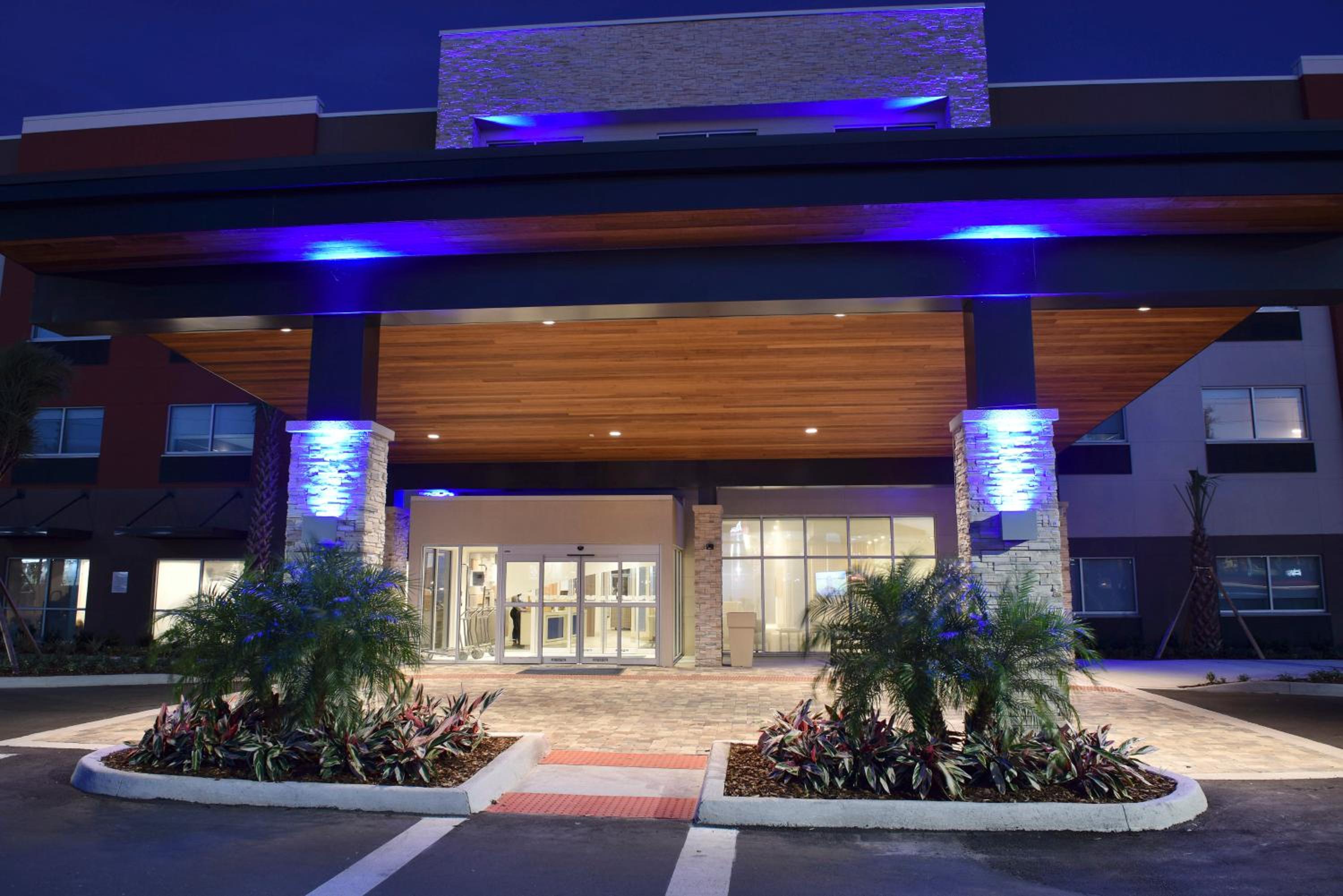 Holiday Inn Express & Suites Orlando Southeast by IHG - photo 71