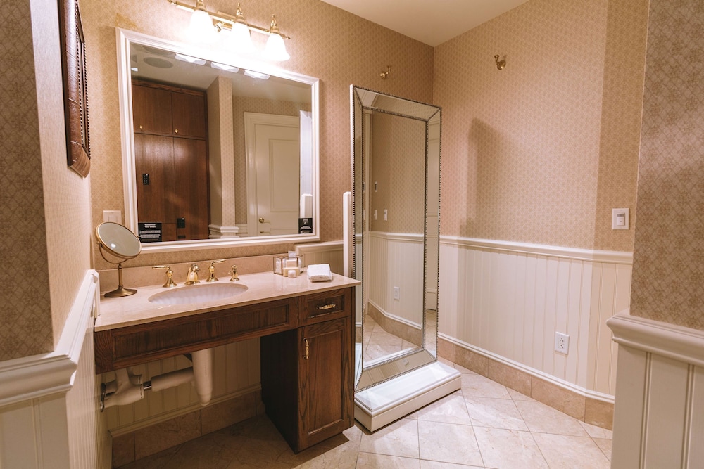 Madison Beach Hotel - photo 41