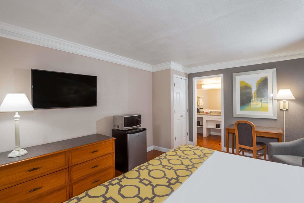 Casa Bella Inn & Suites - photo 20