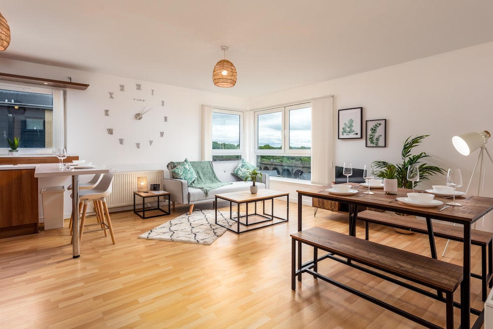 Walker Suite No54 Donnini Apartments — 4-Star Luxury Hotel in Kilmarnock, United Kingdom