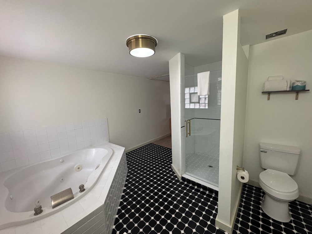 Pikes Peak Inn - photo 21