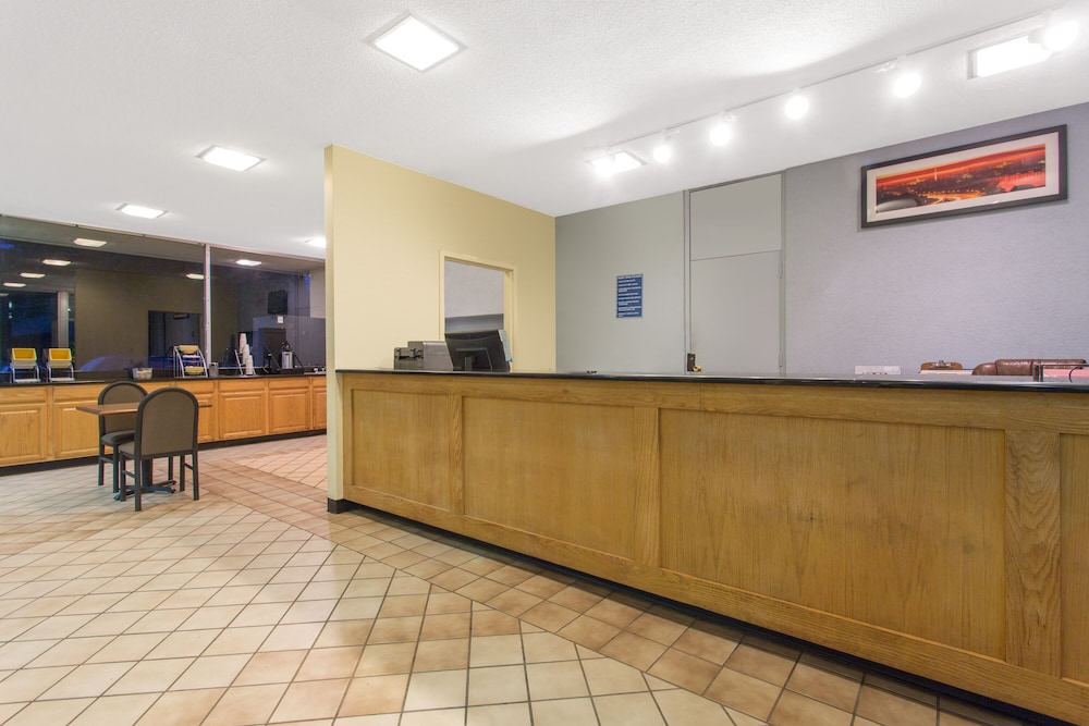 Travelodge Fredericksburg South - photo 2