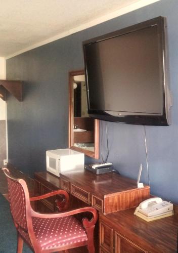 Interstate Inn - photo 2