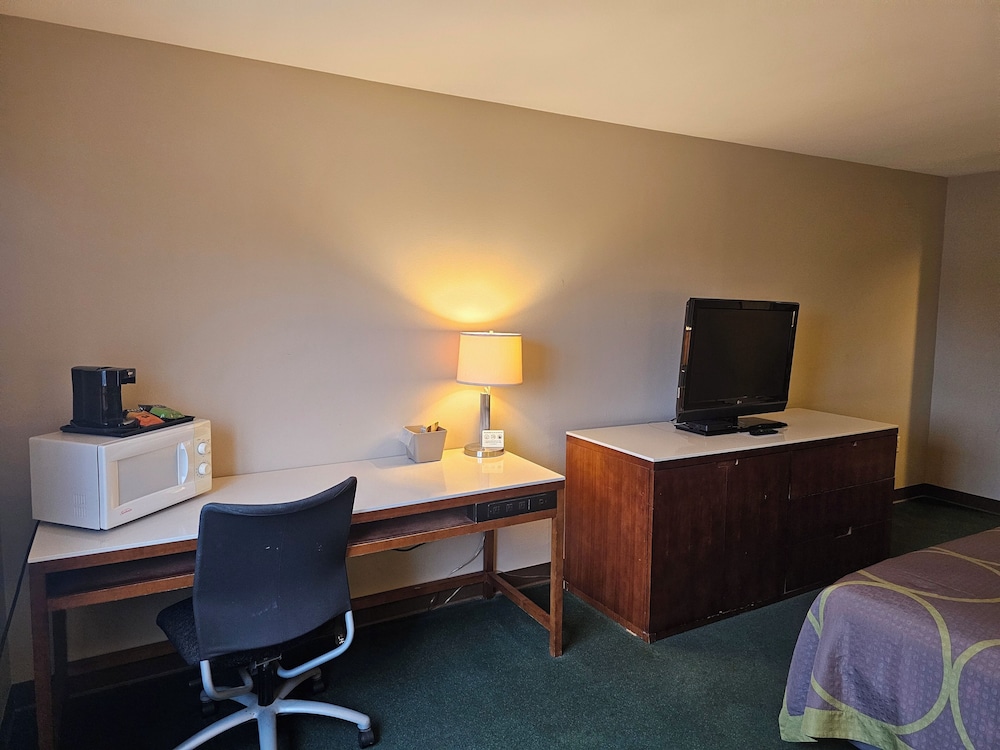 Super 8 by Wyndham Ava - photo 21