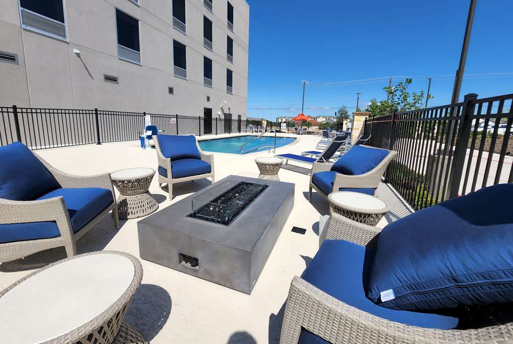 La Quinta Inn & Suites By Wyndham Pflugerville - photo 12