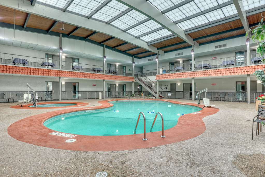 Quality Inn & Suites Green Bay Downtown - photo 45