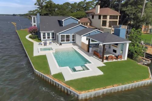 Waters Edge Estate — Montgomery