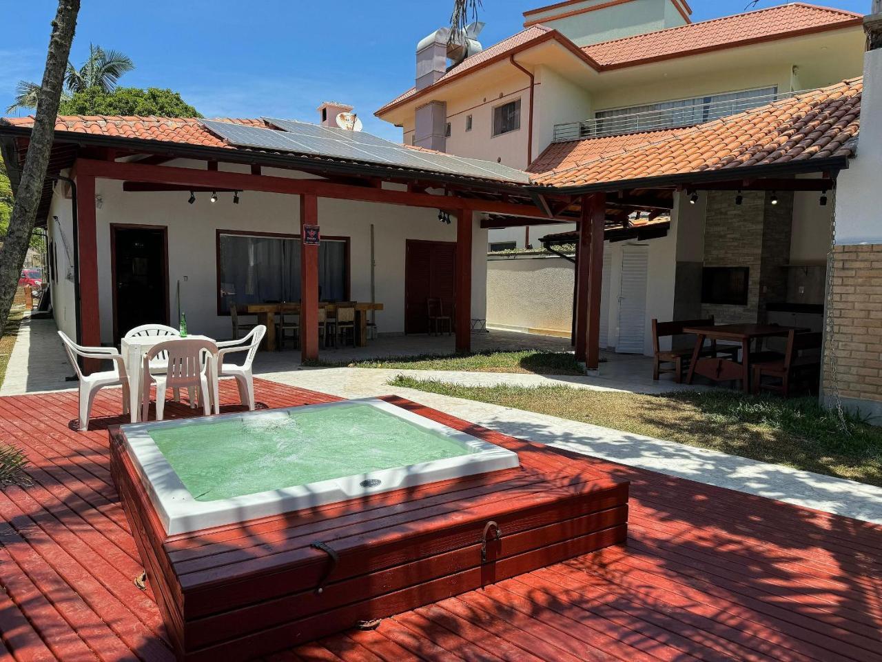 Casa Beira mar com Jacuzzi no centro de Bombinhas