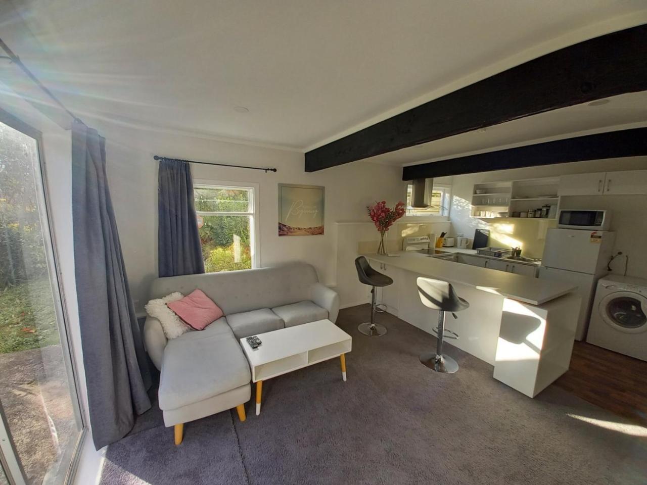 Lemon Tree Apartment Tawa — 4-Star Luxury Hotel in Wellington, New Zealand
