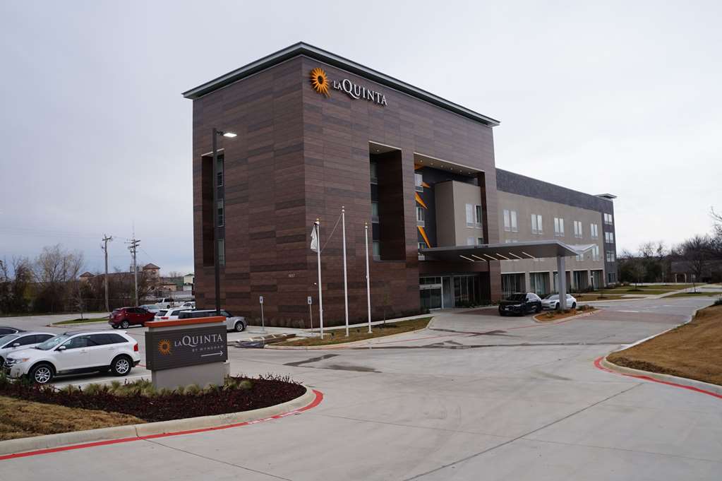 La Quinta Inn & Suites by Wyndham Lewisville - photo 4