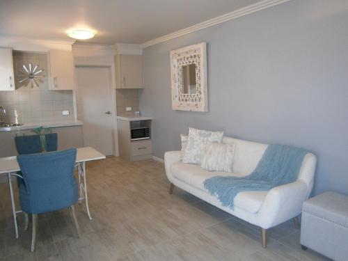 Kindred Studio Apartments — 5-Star Luxury Hotel in Leeton, Australia