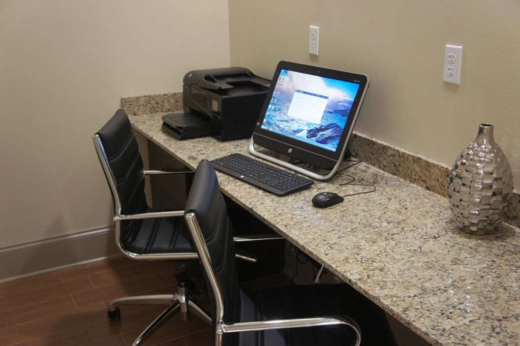La Quinta Inn & Suites by Wyndham Gonzales LA - photo 51