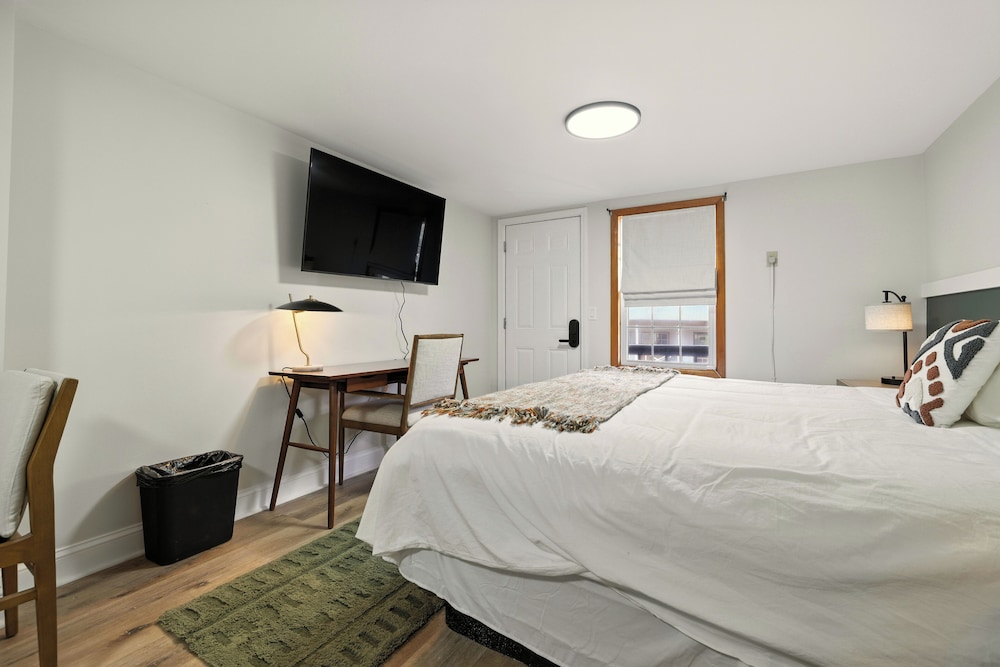 Hillside Motel LLC - photo 39