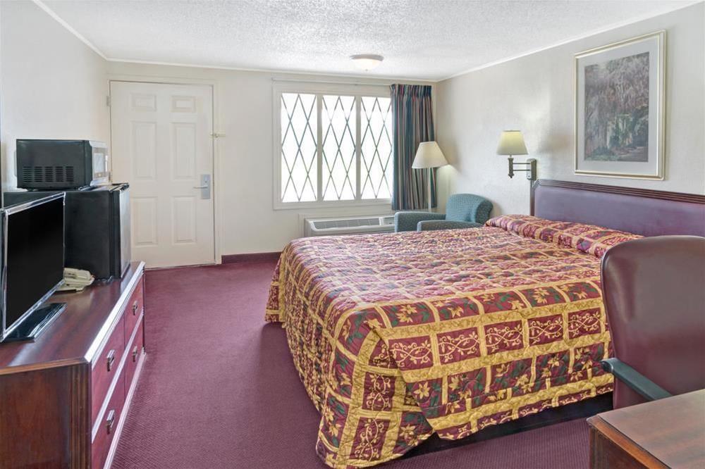 Knights Inn Pittsburgh Bridgeville - photo 7