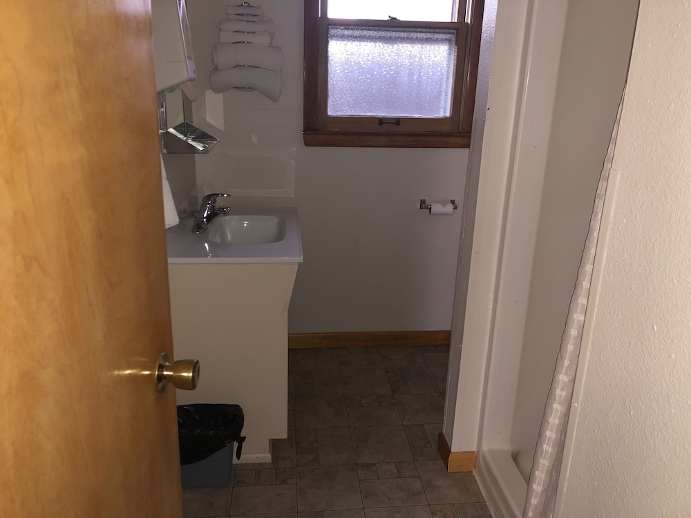 Hawkeye Motel - photo 17