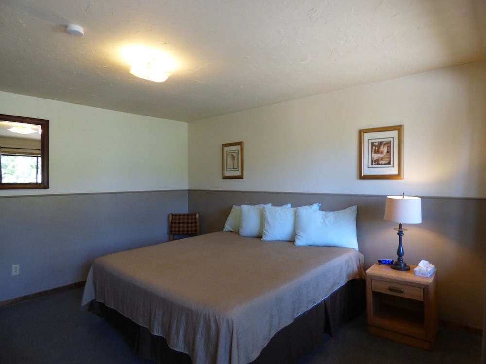 The Hitching Post Hotel and Farm Store - photo 23