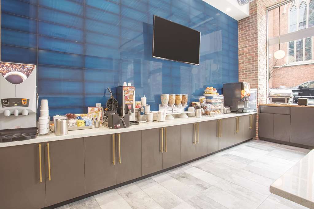 La Quinta Inn & Suites by Wyndham Baltimore Downtown - photo 25