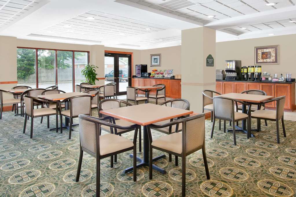 Wingate by Wyndham Lafayette Airport - photo 27