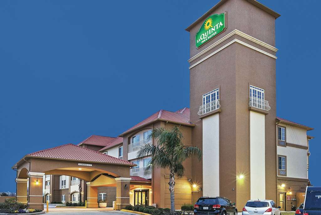 La Quinta Inn & Suites by Wyndham Houston Hobby Airport - photo 4