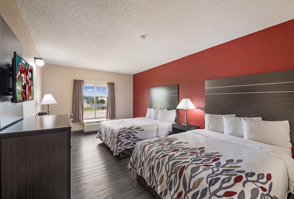 Red Roof Inn & Suites Austin East Manor - photo 11