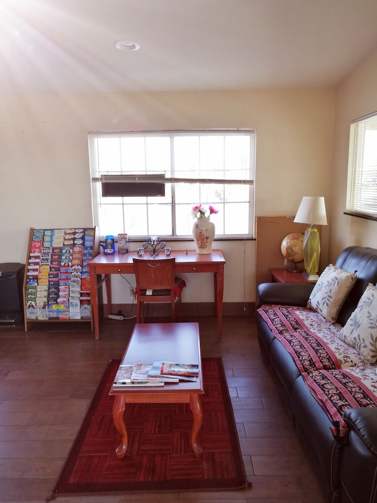 La Plaza Inn Los Banos - photo 4