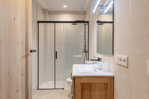 Green Apartments Reales Atarazanas Suites — 4-Star Luxury Hotel in Sevilla, Spain