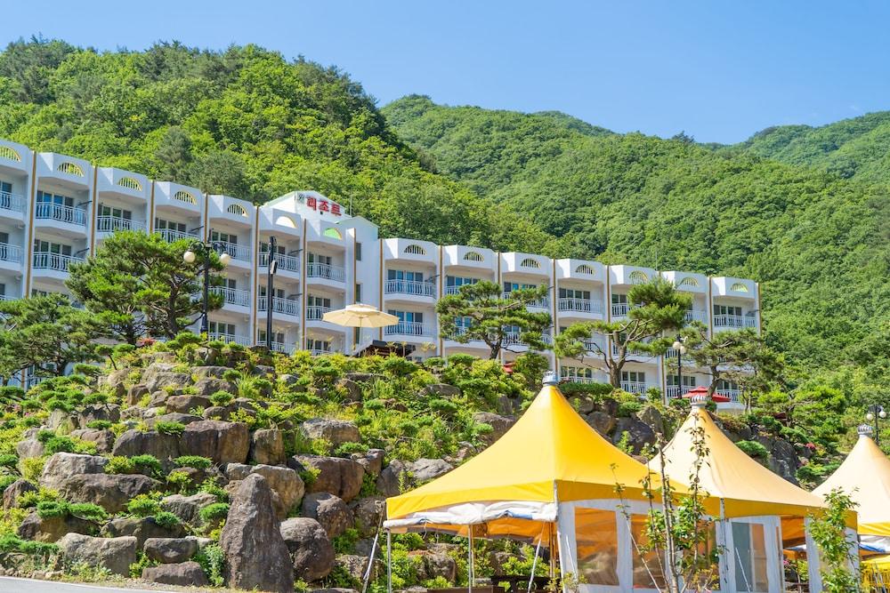 Junsung Resort - carbon neutral hotel in Unknown City