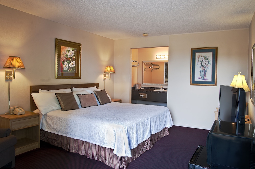 The Regency Inn - photo 12