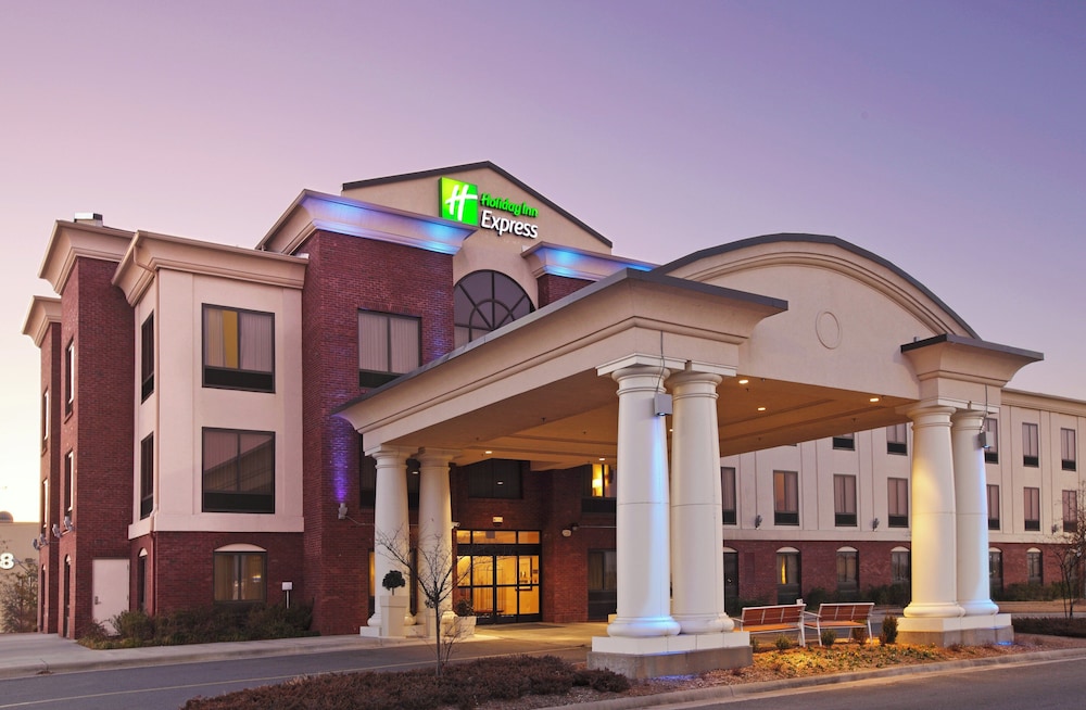 Holiday Inn Express Hotel & Suites Pine Bluff Pines Mall an IHG Hotel - featured photo