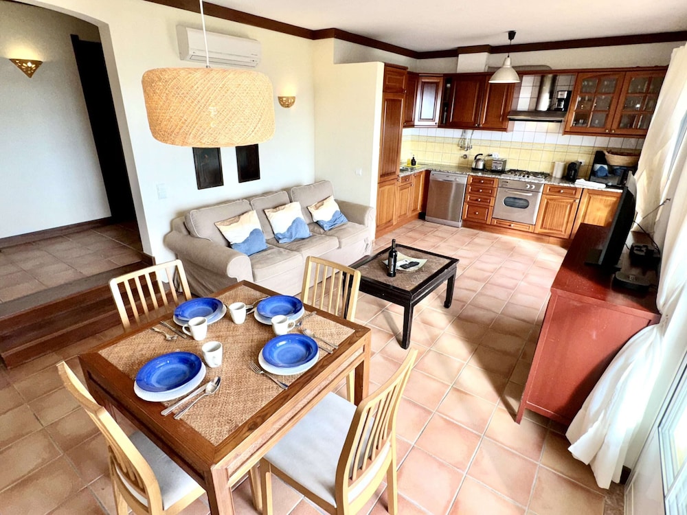 Charming apartment near Atlantic Ocean — 4-Star Luxury Hotel in Lagoa, Portugal