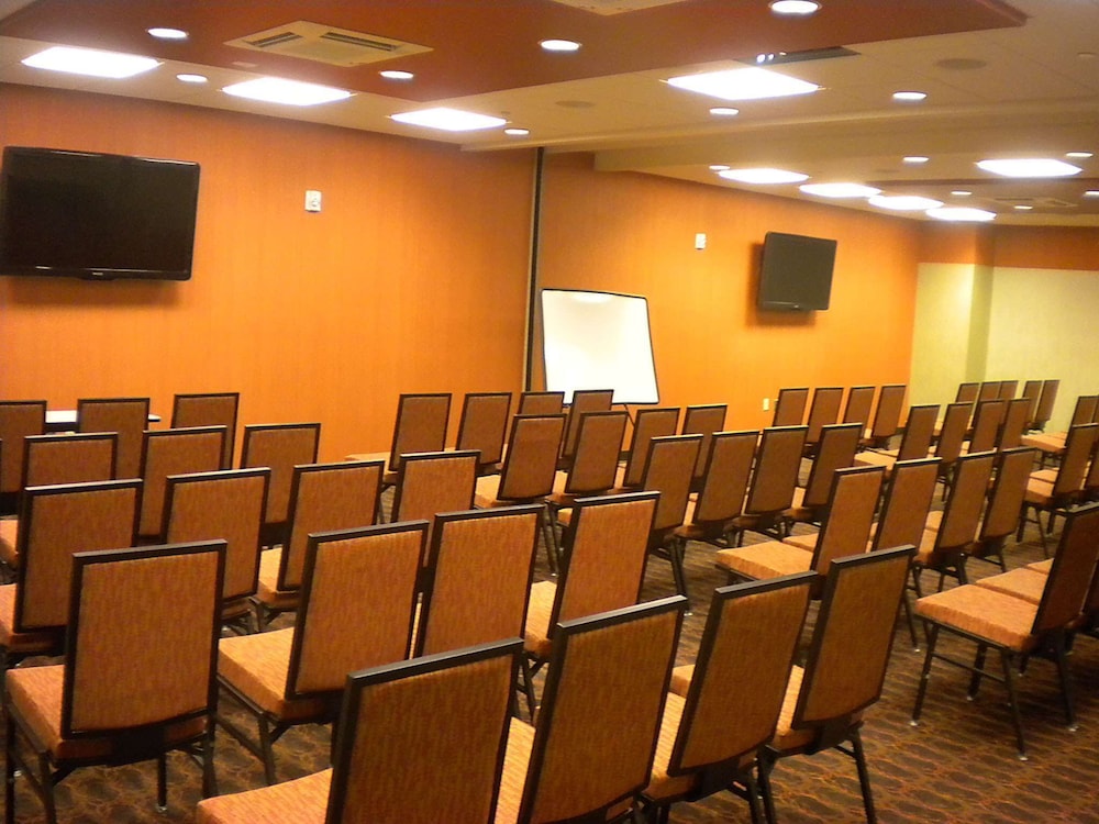 Hampton Inn & Suites Cincinnati Uptown University Area - photo 34