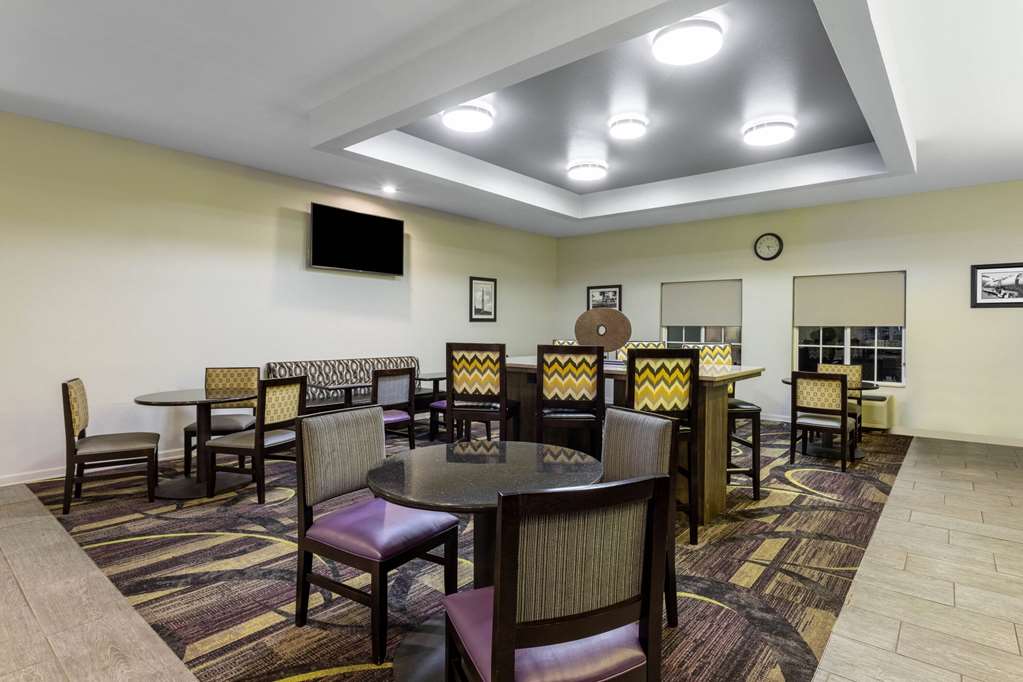 La Quinta Inn & Suites by Wyndham Huntsville Airport Madison - photo 31