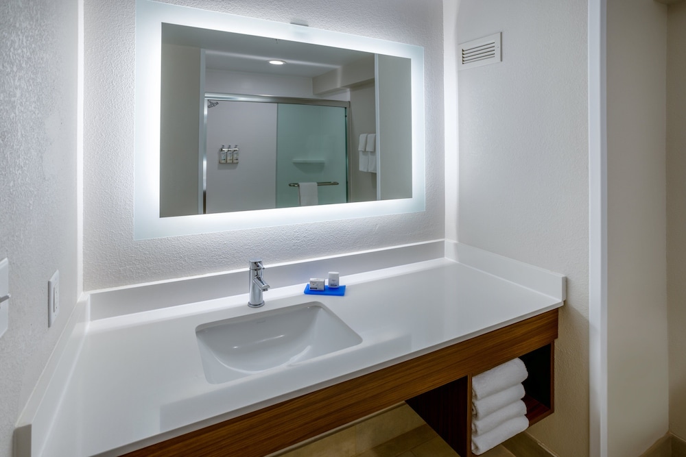 Holiday Inn Express Hotel & Suites Salisbury Delmar by IHG - photo 20