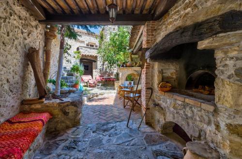 Meronas Eco House — 4-Star Luxury Hotel in Agia Foteini, Greece