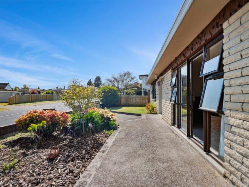 Heathcote Cottage Taupo Holiday Home — 4-Star Luxury Hotel in Taupo, New Zealand
