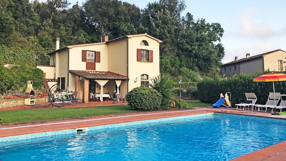 Villa Nikka 6 Emma Villas — 4-Star Luxury Hotel in Riparbella, Italy