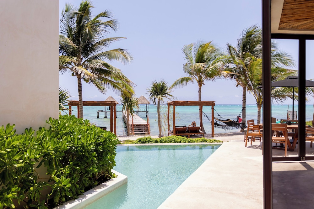 Infinity pool