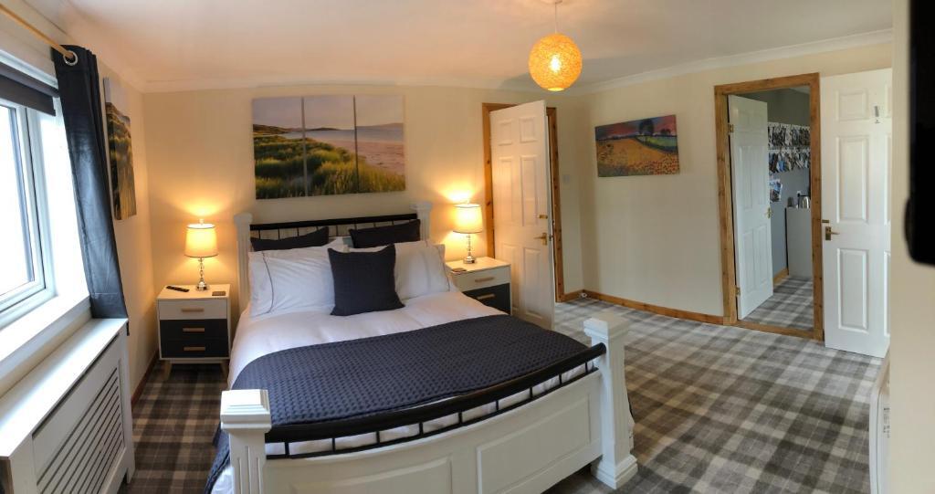 Old School B&B Super King Exclusive 5 Room private suite — 4-Star Luxury Hotel in Orkney, United Kingdom