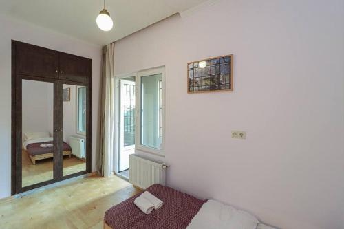 Vintage 2BR Apartment Managed By Wehost