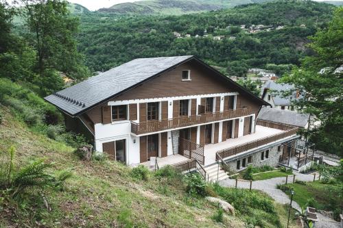 Au chalet des quatre saisons — 4-Star Luxury Hotel in Ax-Les-Thermes, France