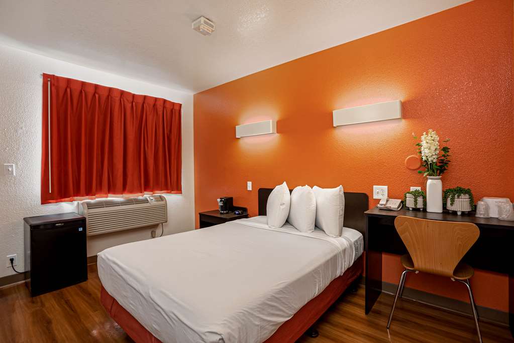 Motel 6 Temecula CA Historic Old Town - photo 9