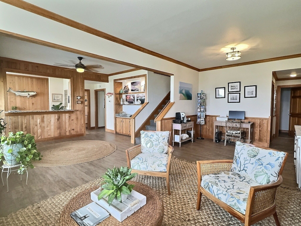 Lighthouse View Oceanfront Lodging - photo 2